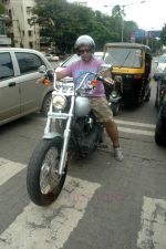 Vishal Dadlani snapped on his bike on a busy road in Mumbai on 22nd Aug 2011 (2).JPG